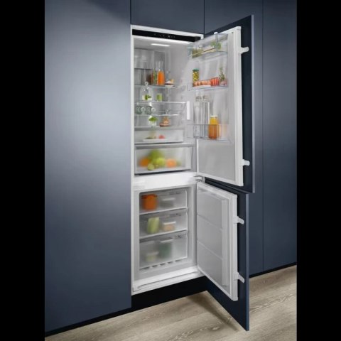 Chłodziarko-zamrażarka ELECTROLUX ENC8MD18S Chłodziarko-zamrażarka ELECTROLUX ENC8MD18S