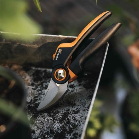 FISKARS SEKATOR NOŻYCOWY X-SERIES L P961 FISKARS SEKATOR NOŻYCOWY X-SERIES L P961