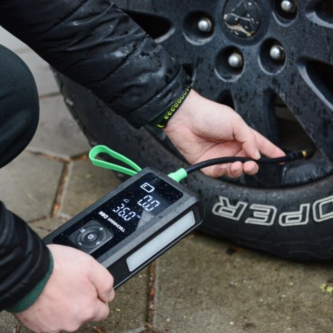 Green Cell - PowerBoost Air Car Jump Starter / Rozrusznik / Latarka / Powerbank do samochodu z kompresorem 8000mAh 1000A